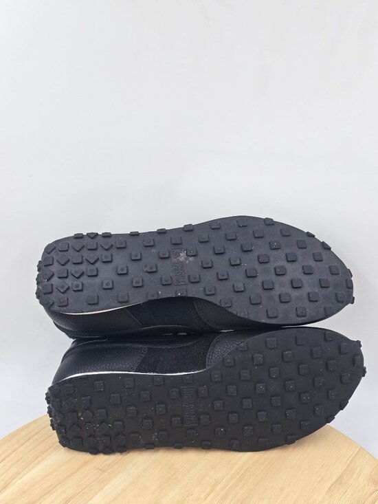 Athletic_Shoes